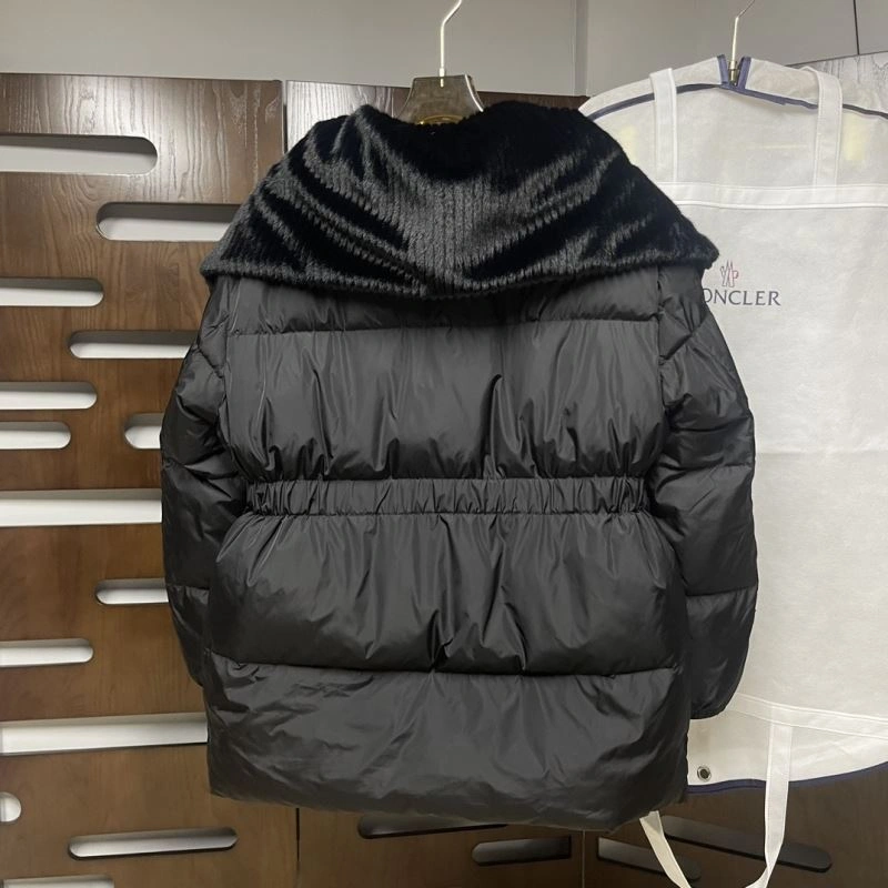 Moncler Down Jackets Vibrant 143939