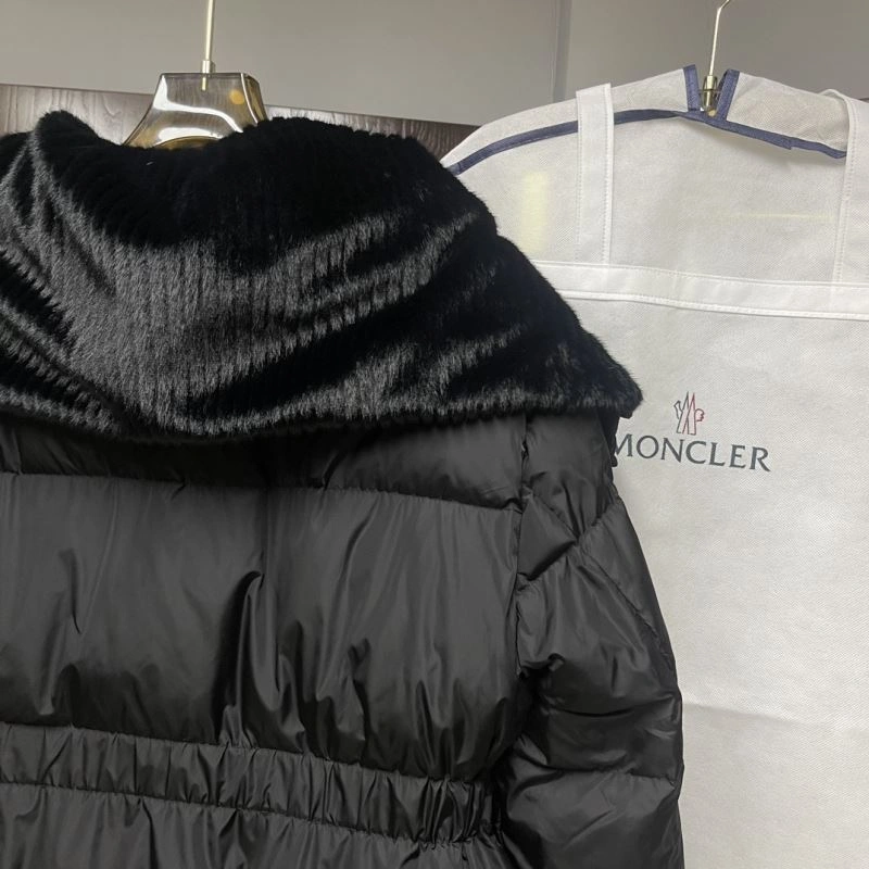 Moncler Down Jackets Vibrant 143939