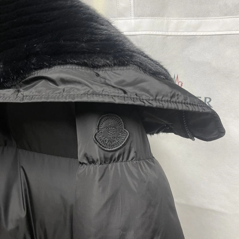 Moncler Down Jackets Vibrant 143939