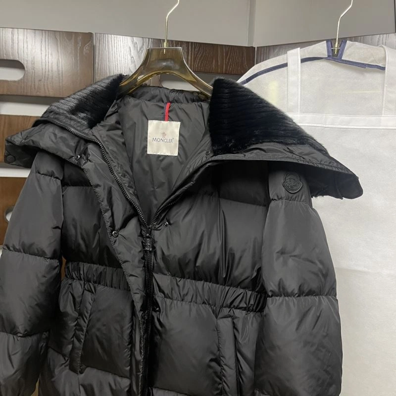 Moncler Down Jackets Vibrant 143939