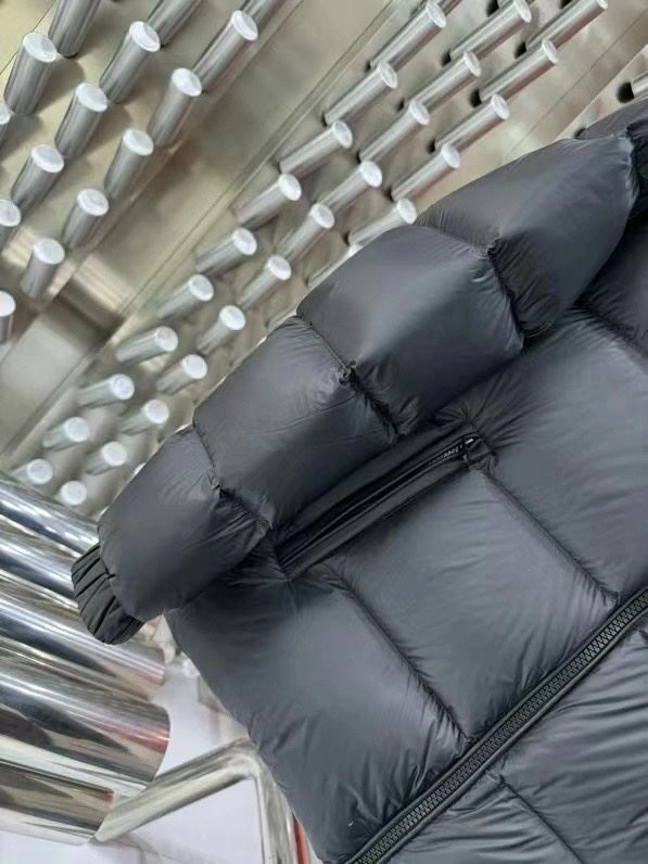 Neat Moncler Down Jackets 143921