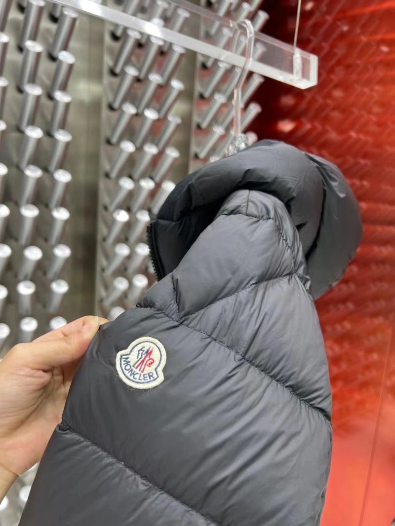 Casual Moncler Down Jackets 143906