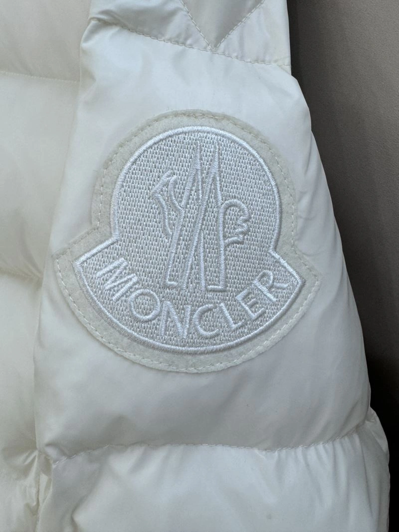 Stretchable Moncler Down Jackets 143902