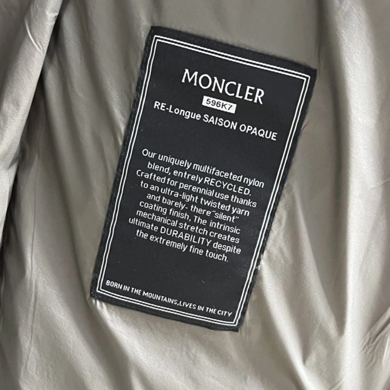 Sporty Moncler Down Jackets 143896