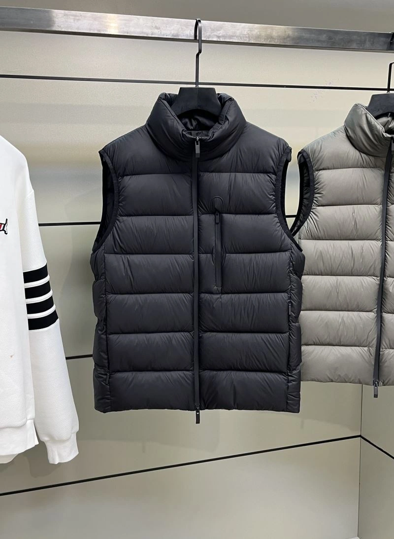 Sporty Moncler Down Jackets 143896
