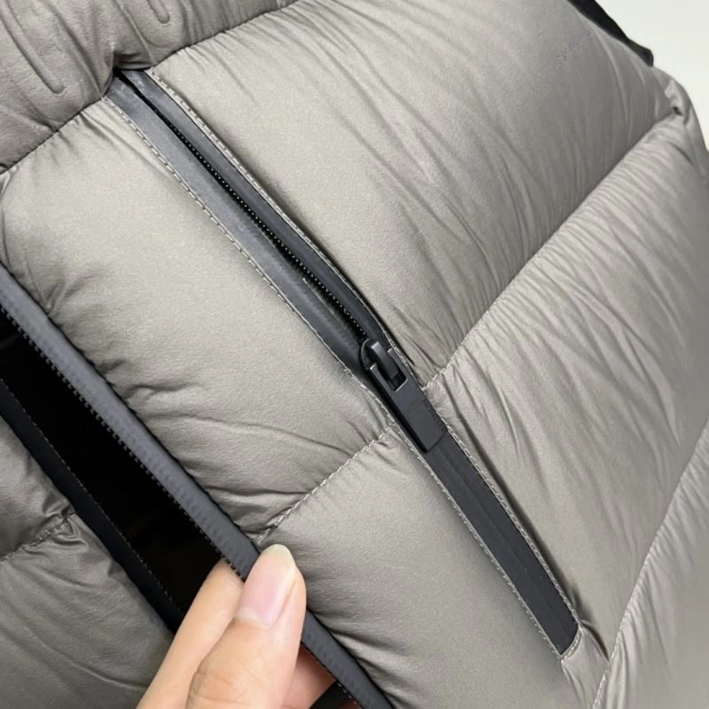 Sporty Moncler Down Jackets 143896