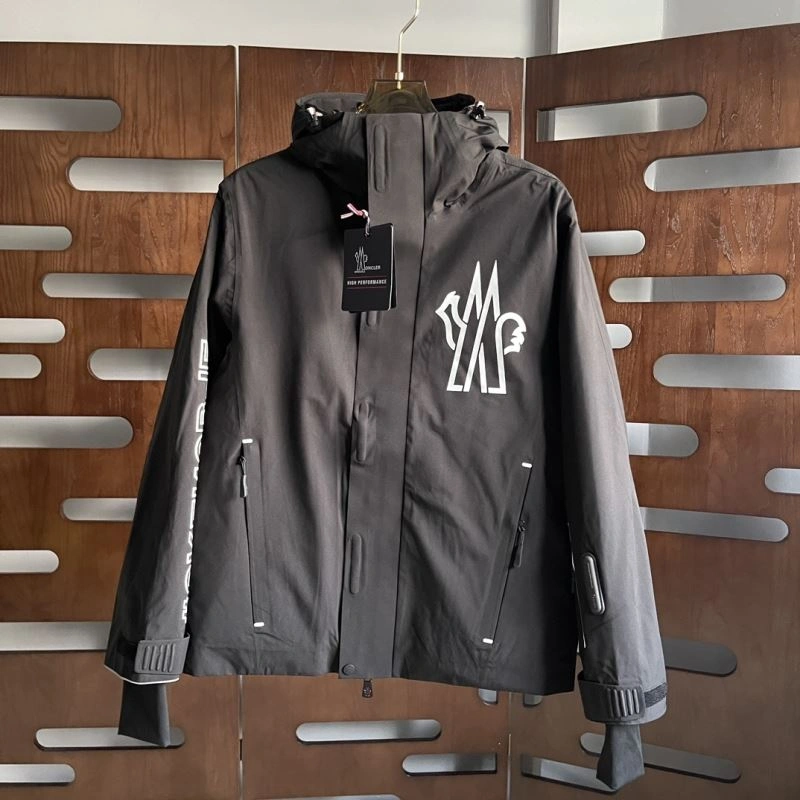FashionForward Moncler Down Jackets 143878