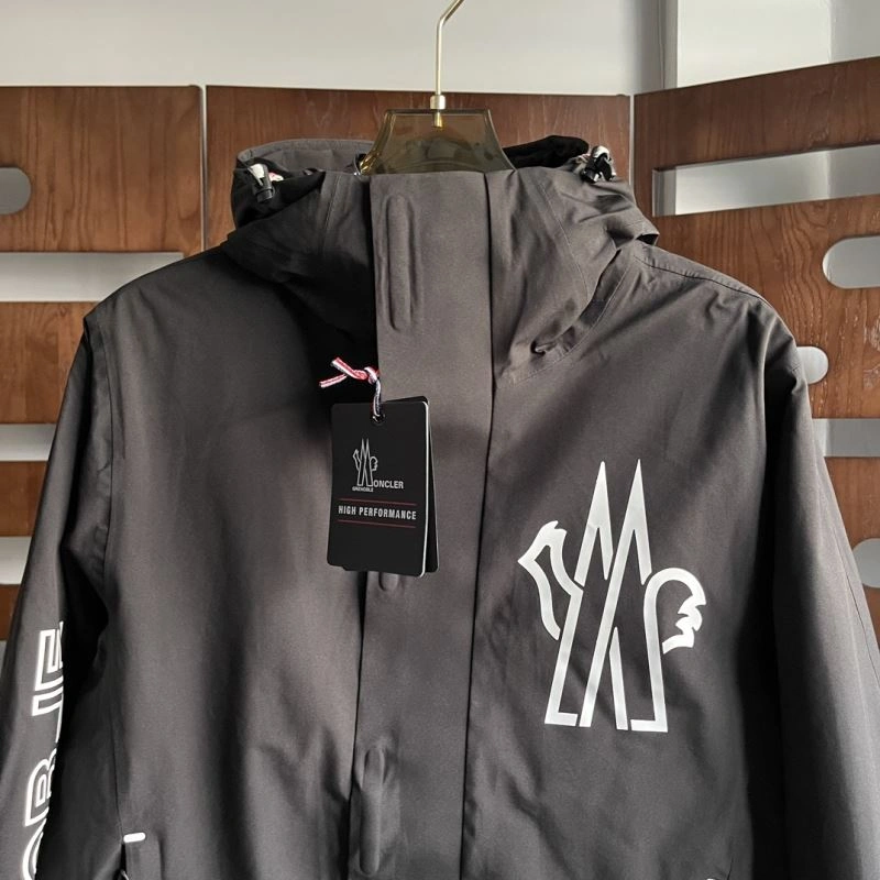 FashionForward Moncler Down Jackets 143878
