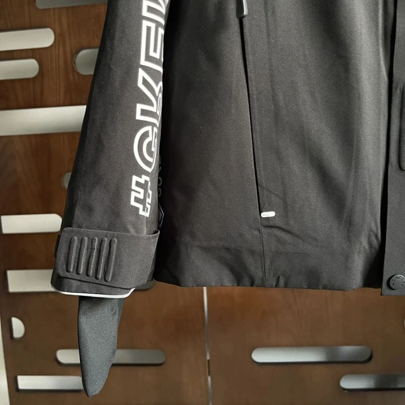 FashionForward Moncler Down Jackets 143878