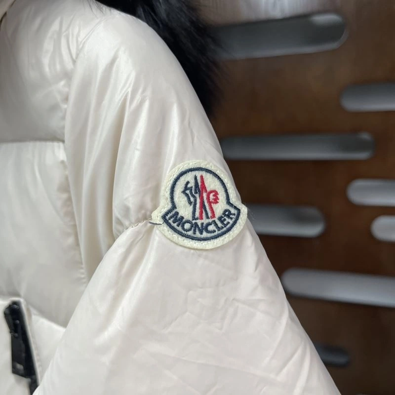 Vibrant Moncler Down Jackets 143875