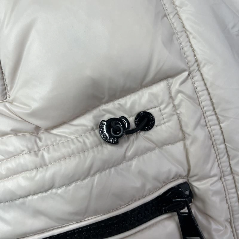 Vibrant Moncler Down Jackets 143875
