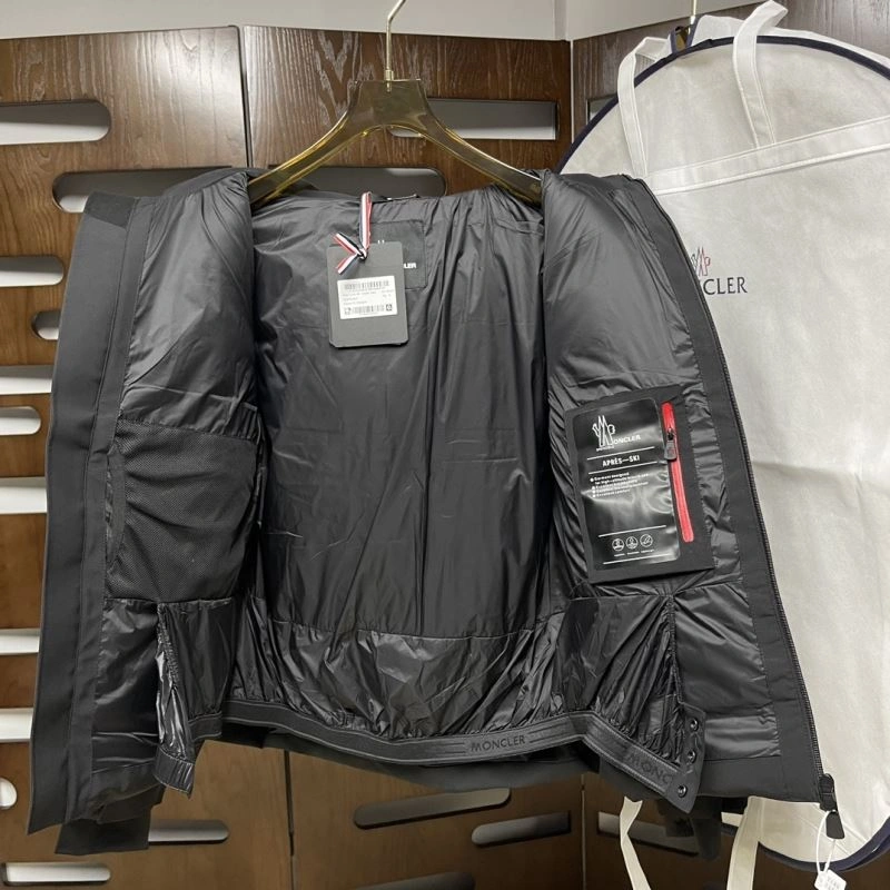 Moncler Down Jackets UrbanChic 143863