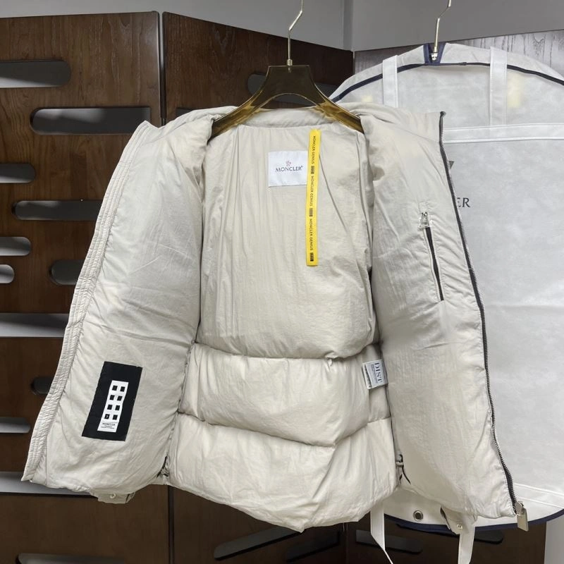 Moncler Down Jackets Supportive 143853