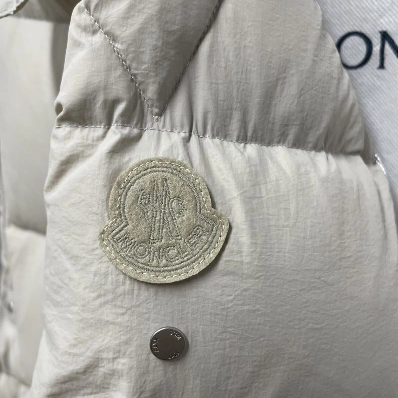 Moncler Down Jackets Supportive 143853