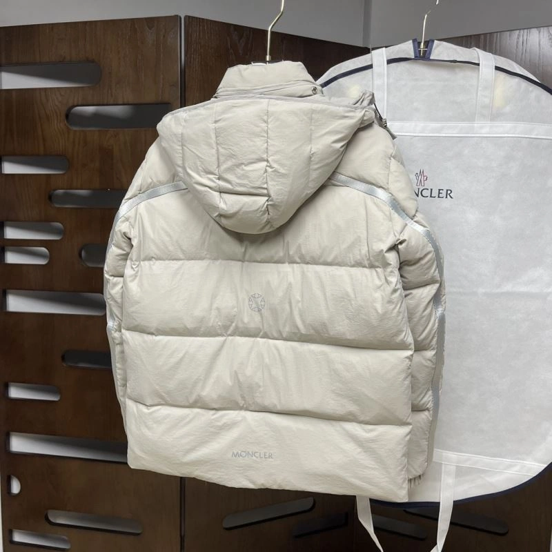 Moncler Down Jackets Supportive 143853