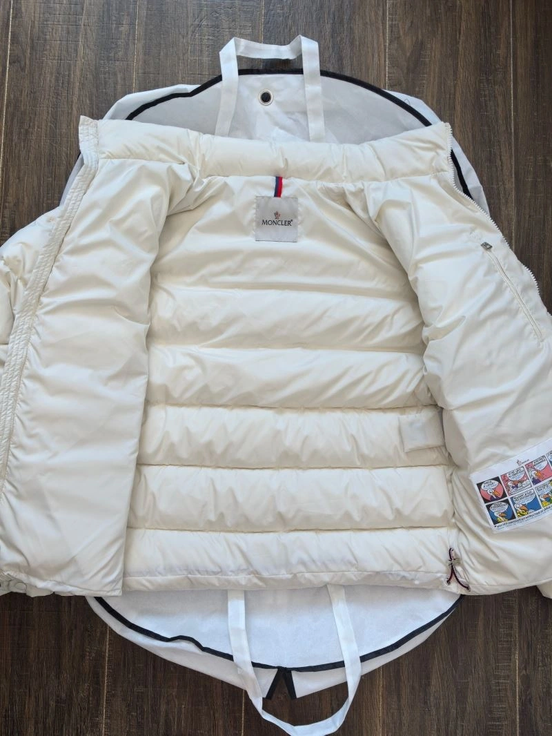 Moncler Down Jackets Vibrant 143847