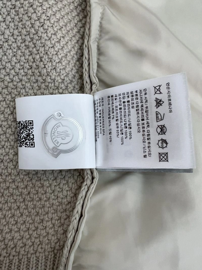 Lightweight Moncler Down Jackets 143829