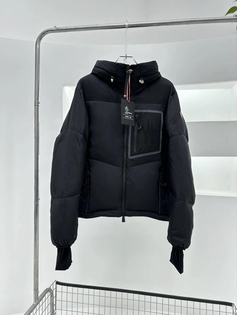 Moncler Down Jackets Sophisticated 143837