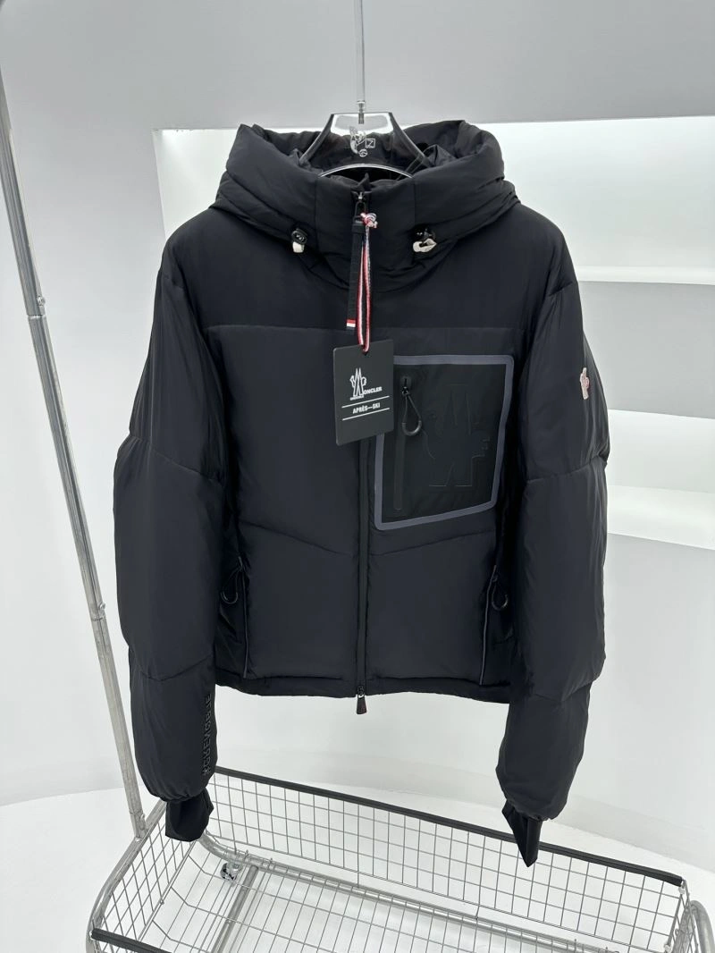Moncler Down Jackets Sophisticated 143837
