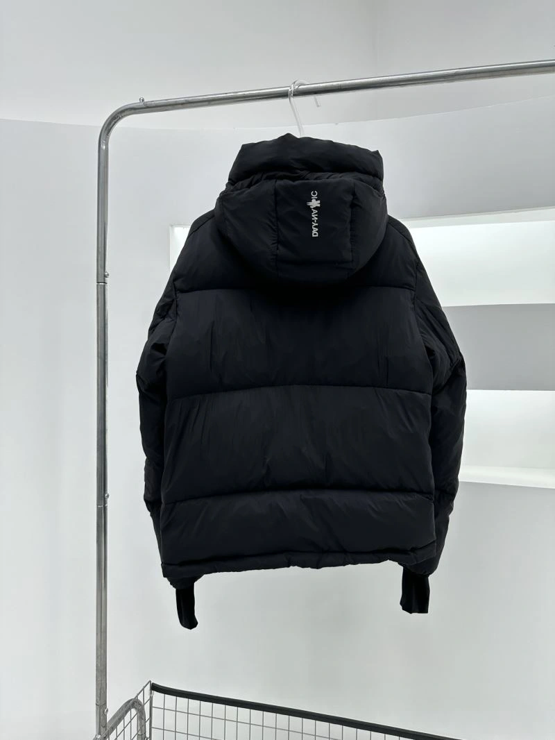 Moncler Down Jackets Sophisticated 143837