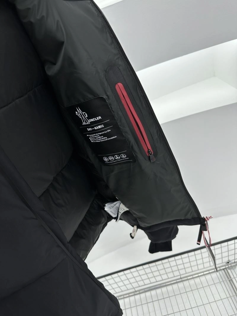 Moncler Down Jackets Sophisticated 143837