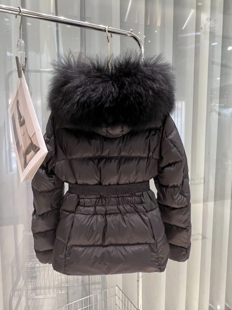 Moncler Down Jackets Chic 143821
