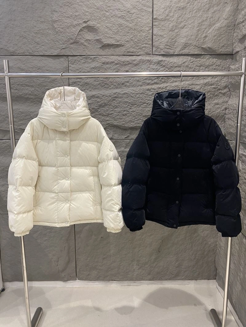 Moncler Down Jackets Sophisticated 143811