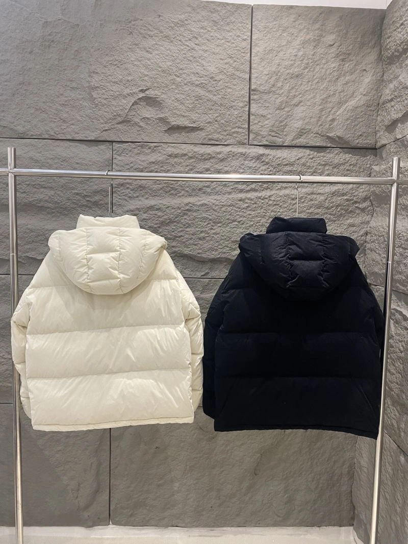 Moncler Down Jackets Sophisticated 143811