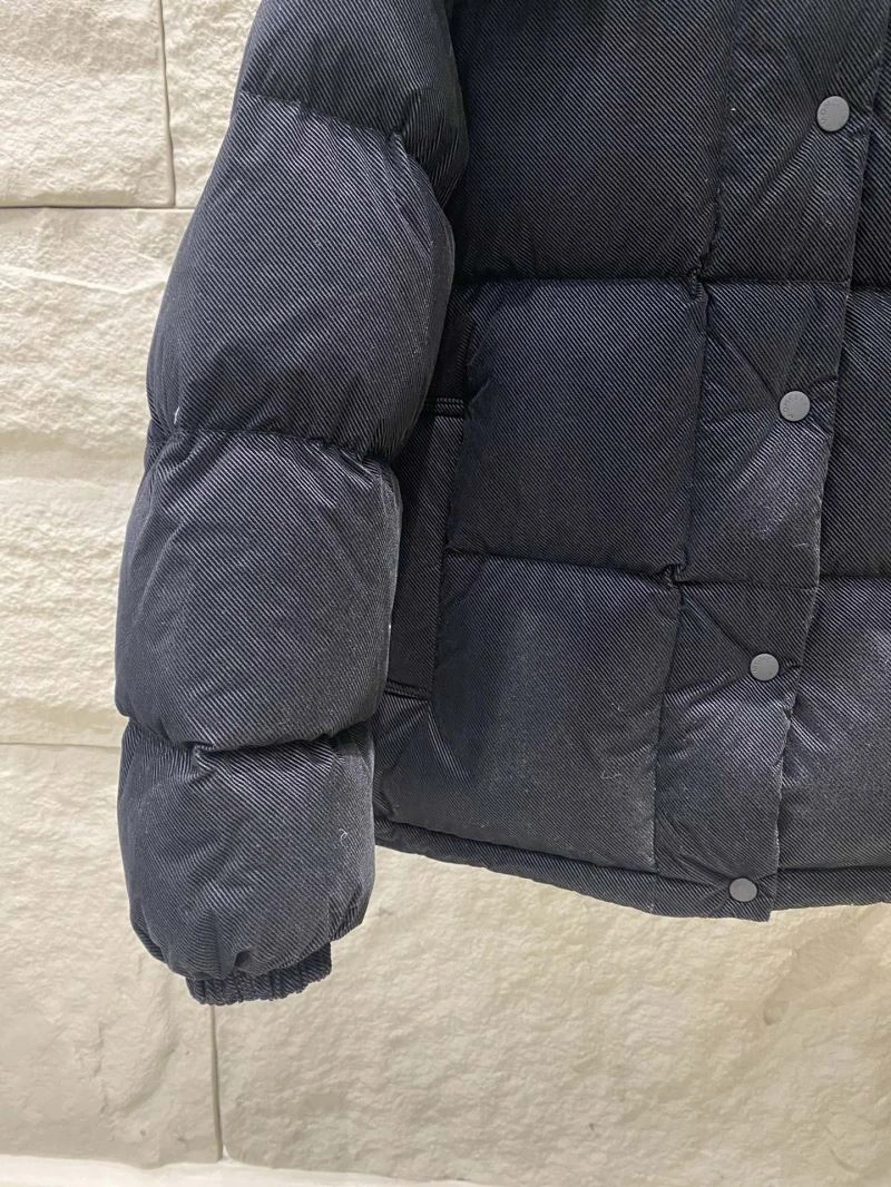Moncler Down Jackets Sophisticated 143811