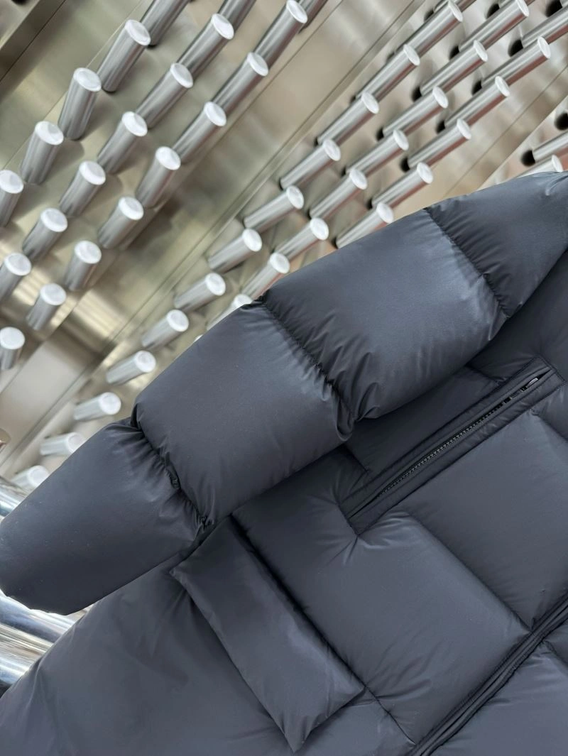 Moncler Down Jackets Chic 143803