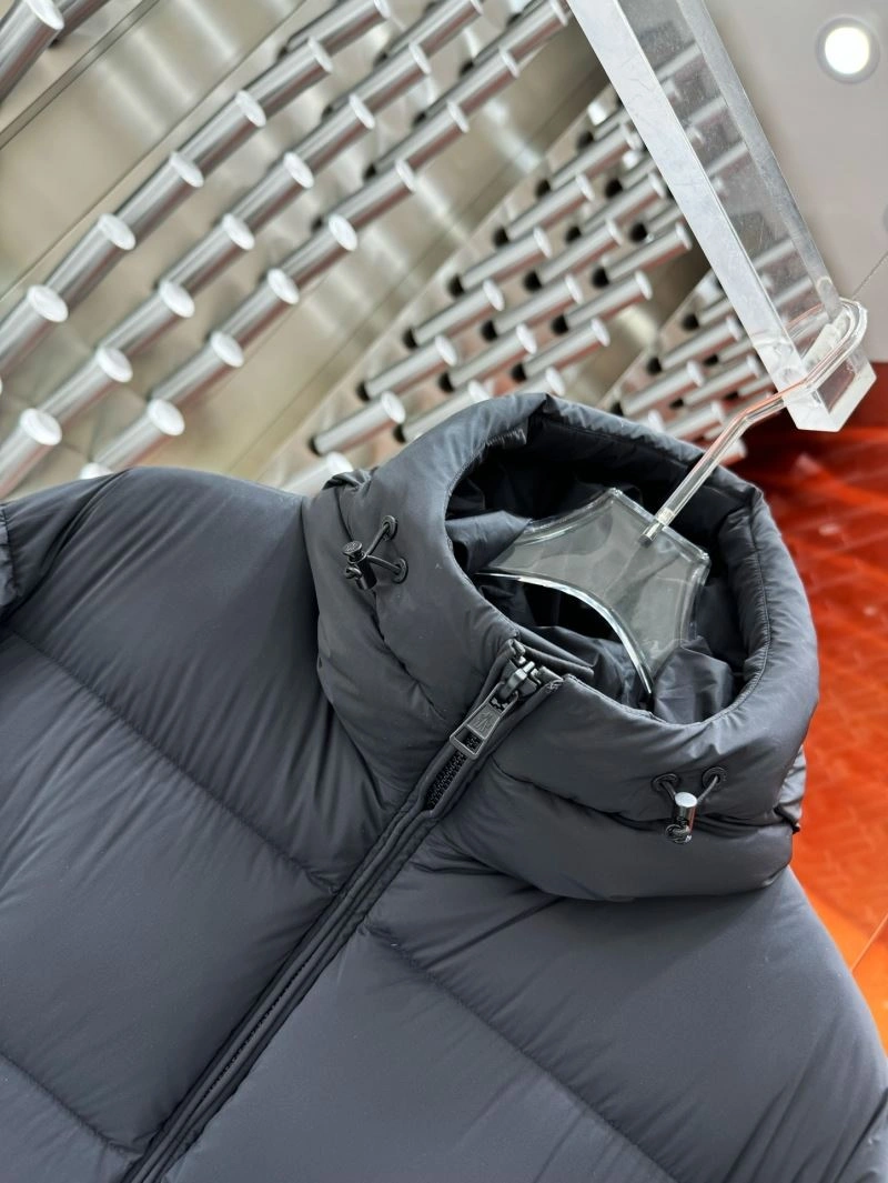 Moncler Down Jackets Chic 143803