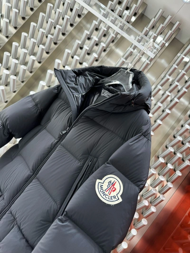 Moncler Down Jackets Chic 143803