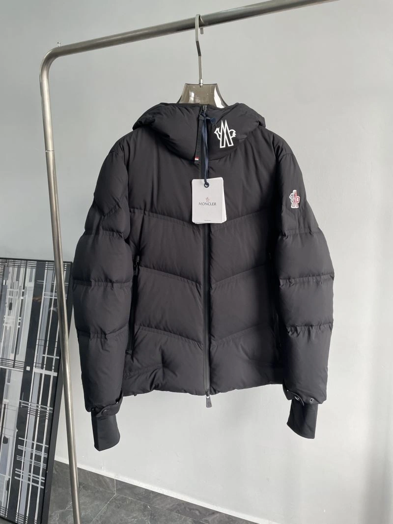 RelaxedFit Moncler Down Jackets 143802