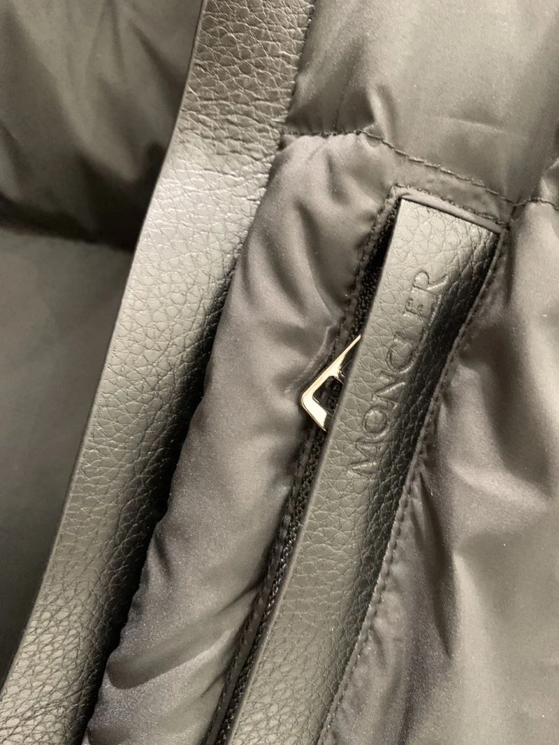 Sustainable Moncler Down Jackets 143791