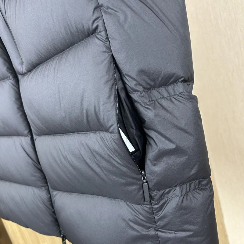 Moncler Down Jackets Durable 143795