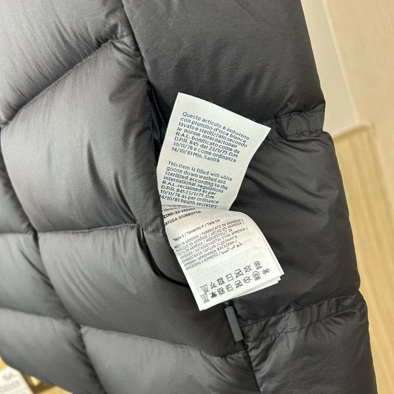 Moncler Down Jackets Durable 143795
