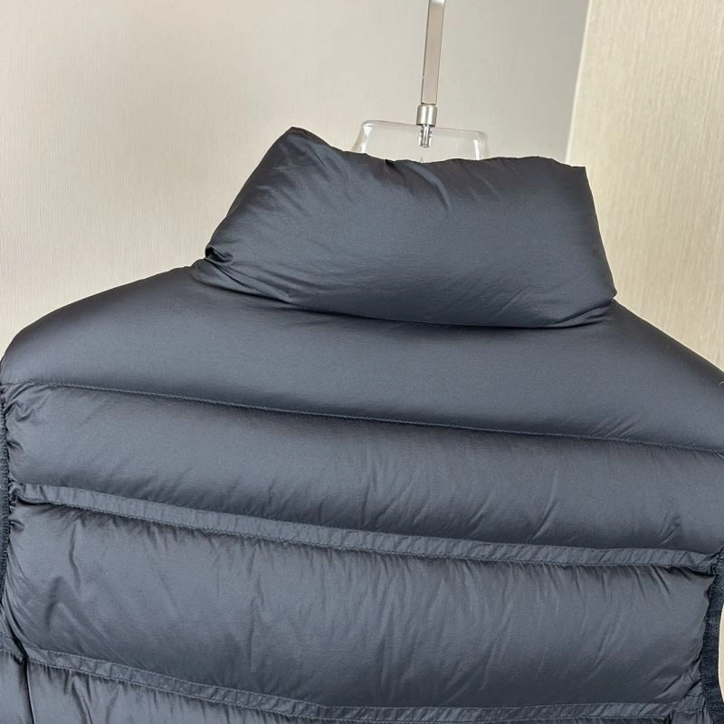 Moncler Down Jackets Durable 143795