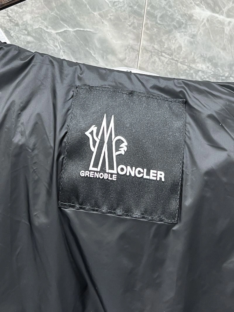 Effortless Moncler Down Jackets 143766