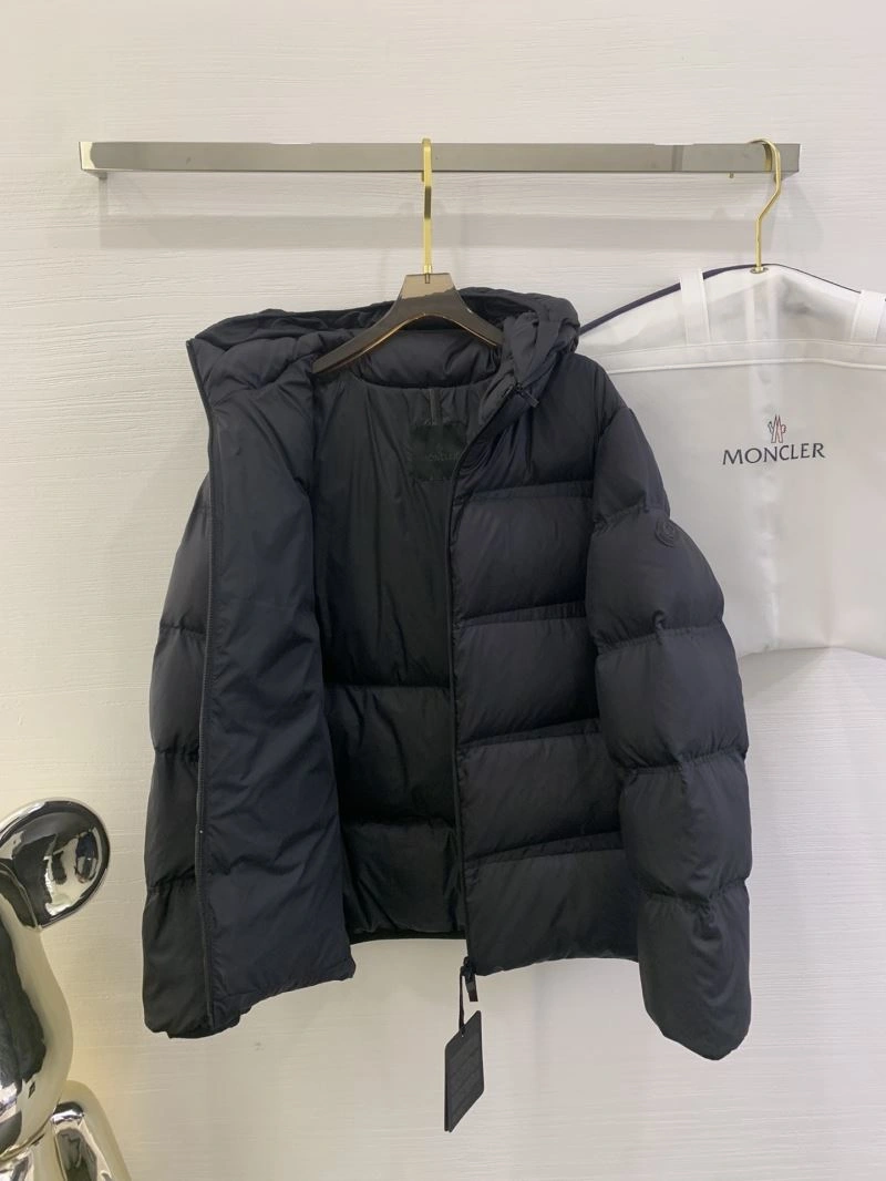 Tailored Moncler Down Jackets 143757