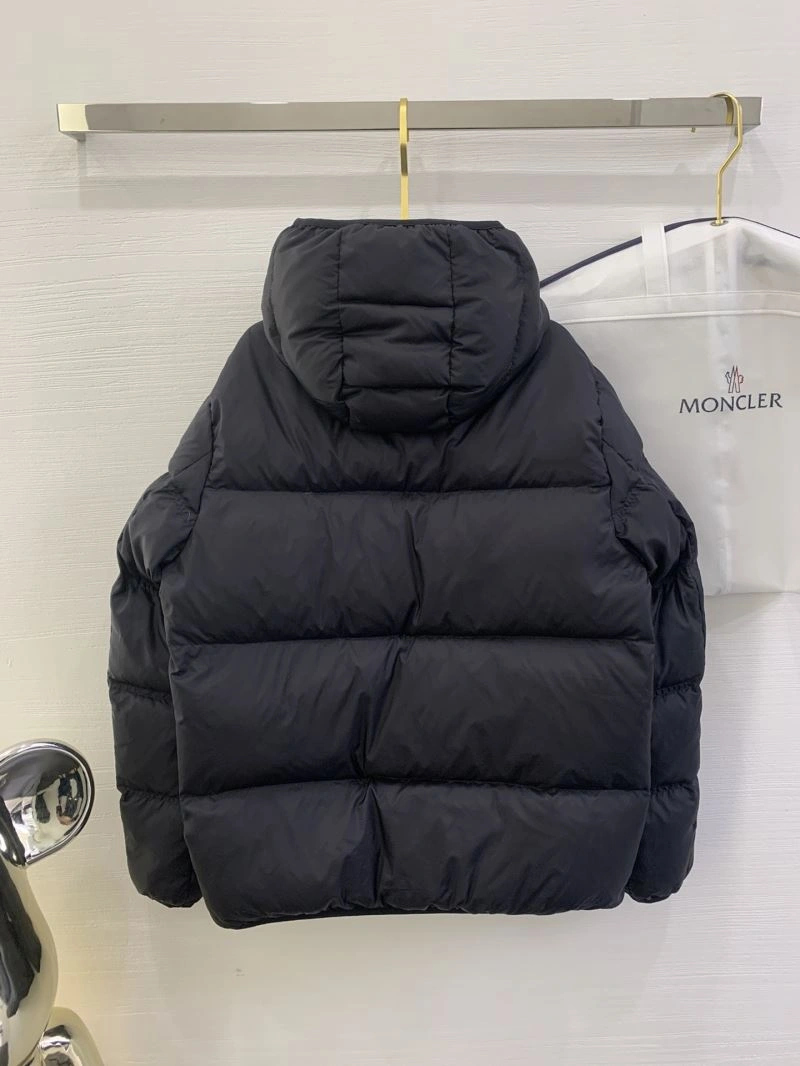Tailored Moncler Down Jackets 143757