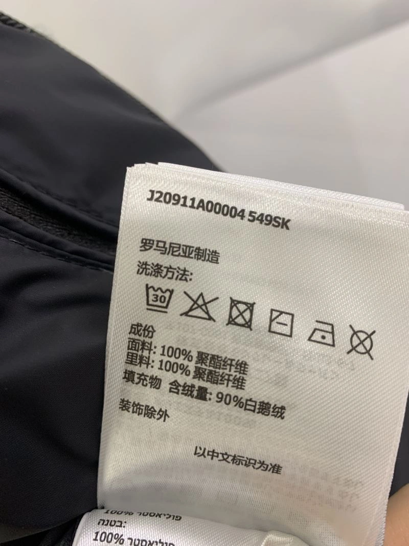 Moncler Down Jackets Sporty 143763