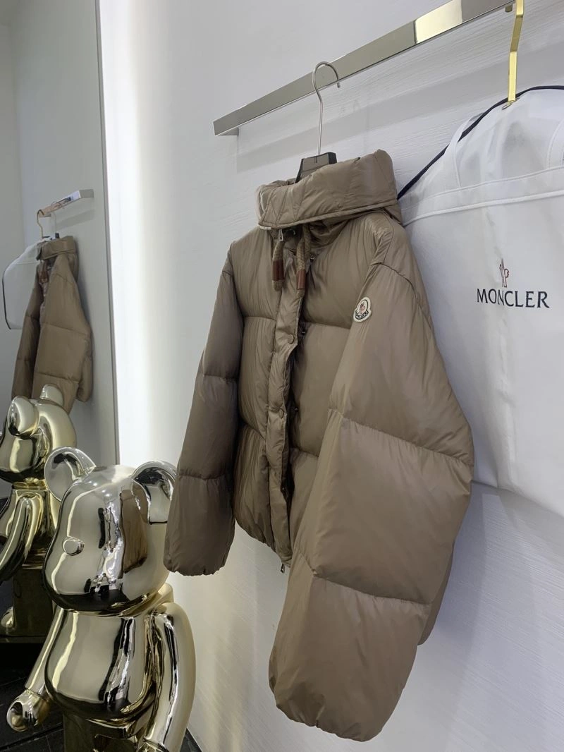 Moncler Down Jackets EyeCatching 143755