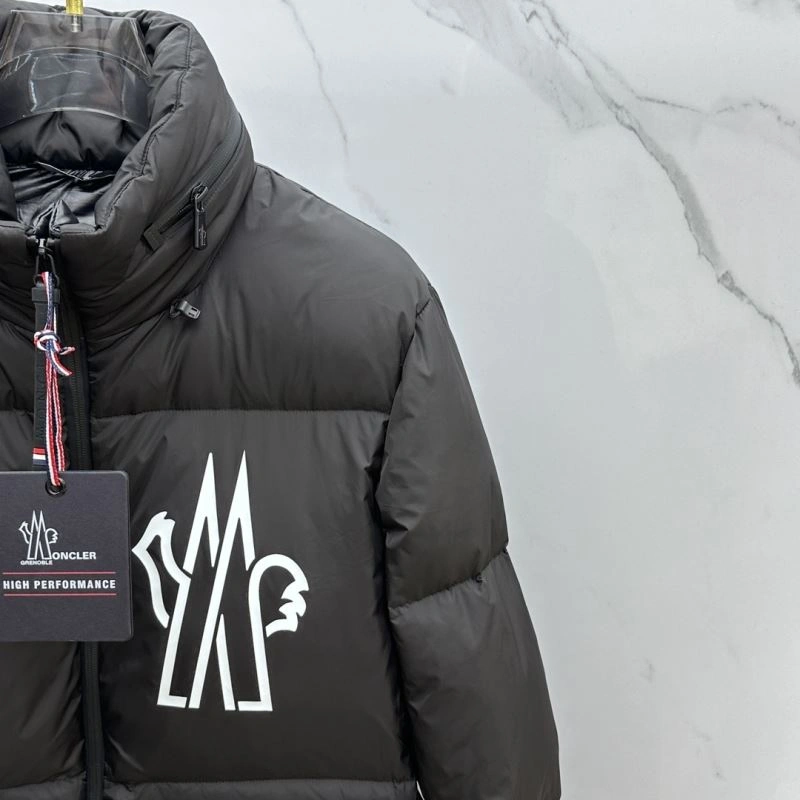 Moncler Down Jackets SmoothTexture 143750