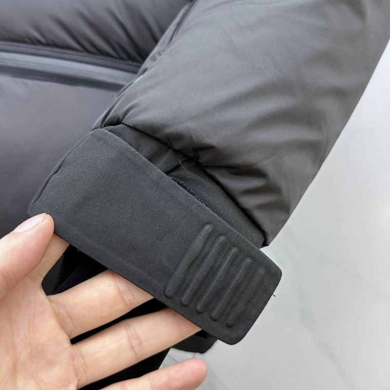 Moncler Down Jackets SmoothTexture 143750