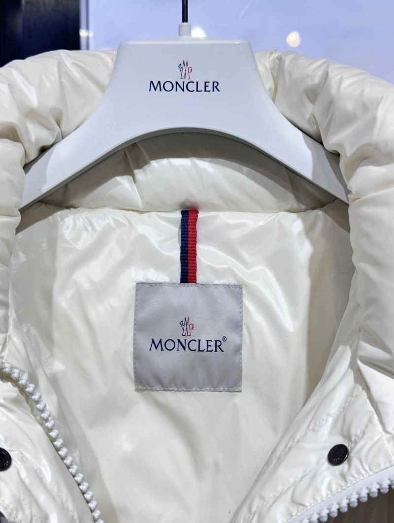 Comfortable Moncler Down Jackets 143742