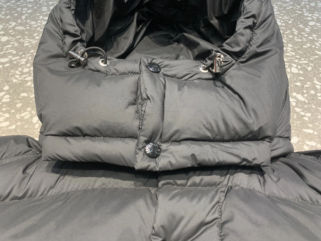Moncler Down Jackets Popular 145659