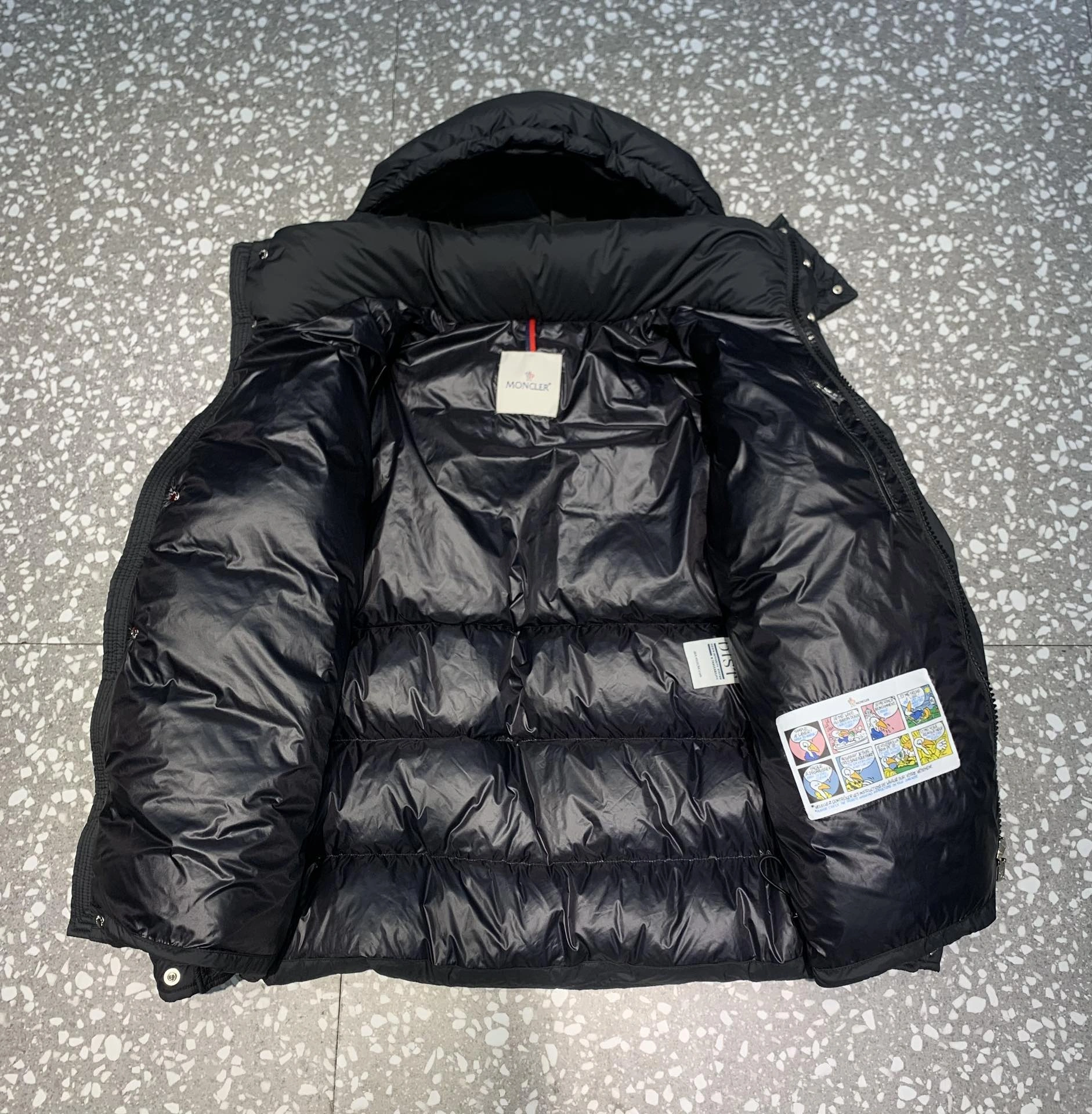 Moncler Down Jackets Popular 145659