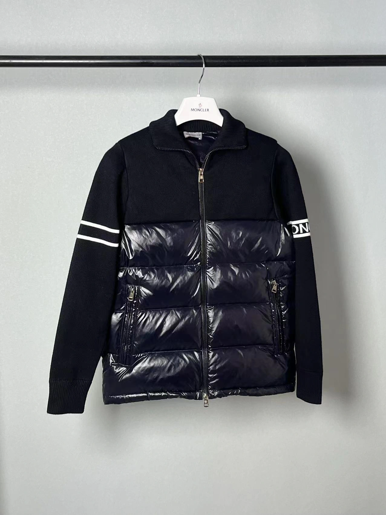 Vibrant Moncler Down Jackets 145651