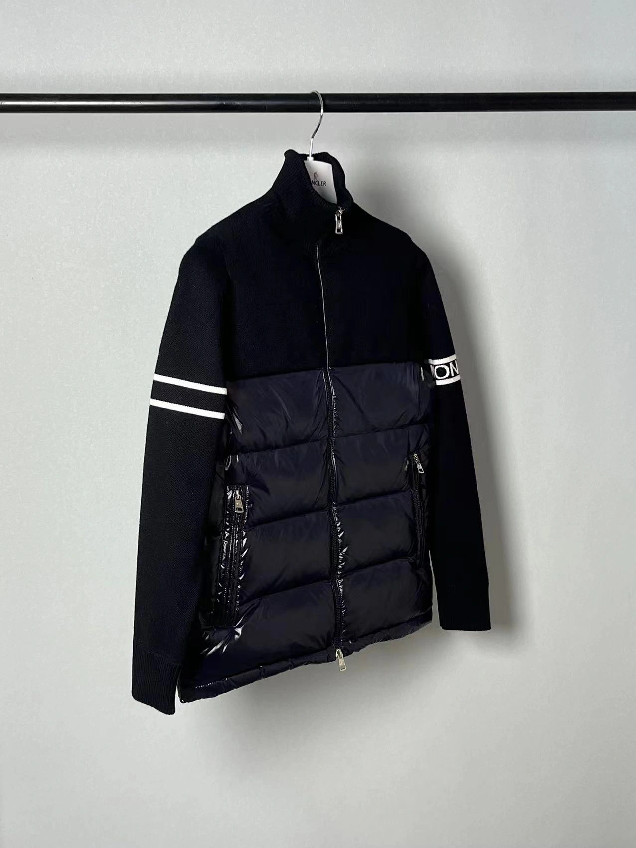 Vibrant Moncler Down Jackets 145651