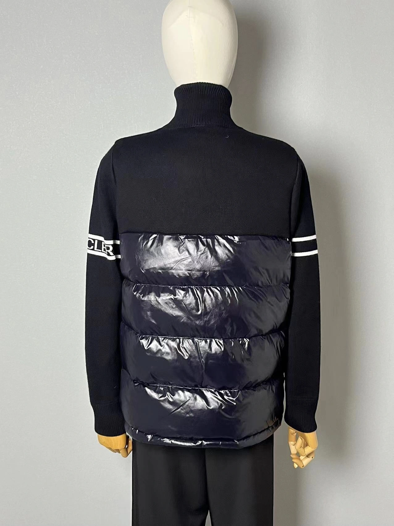 Vibrant Moncler Down Jackets 145651